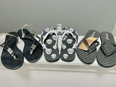 Lot of 3, Women’s size 5 Reef flip-flops, skull flip flops & Lola thong slingback black sandals-New-$10 for all 3