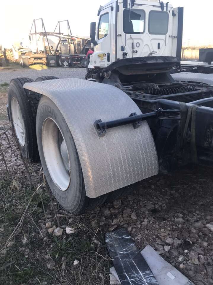 Aluminum Fenders For Western Star Semi Truck!