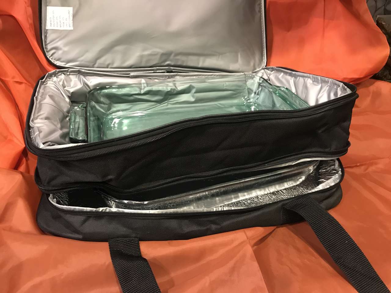 INSULATED CARRY BAG FOR TWO CASSEROLE DISHES