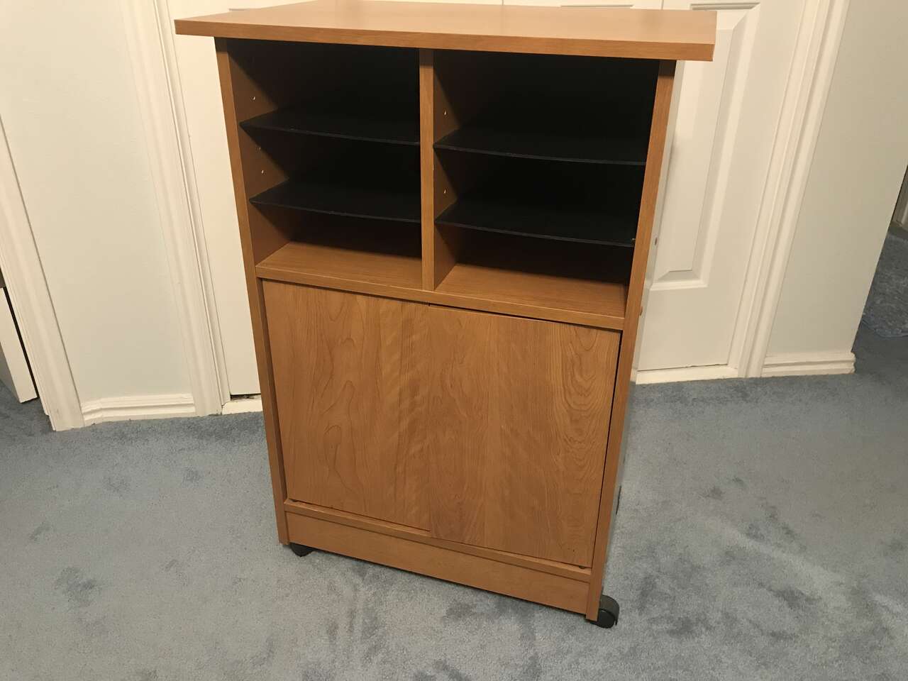 FURNITURE STAND on 4 ROLLING CASTERS