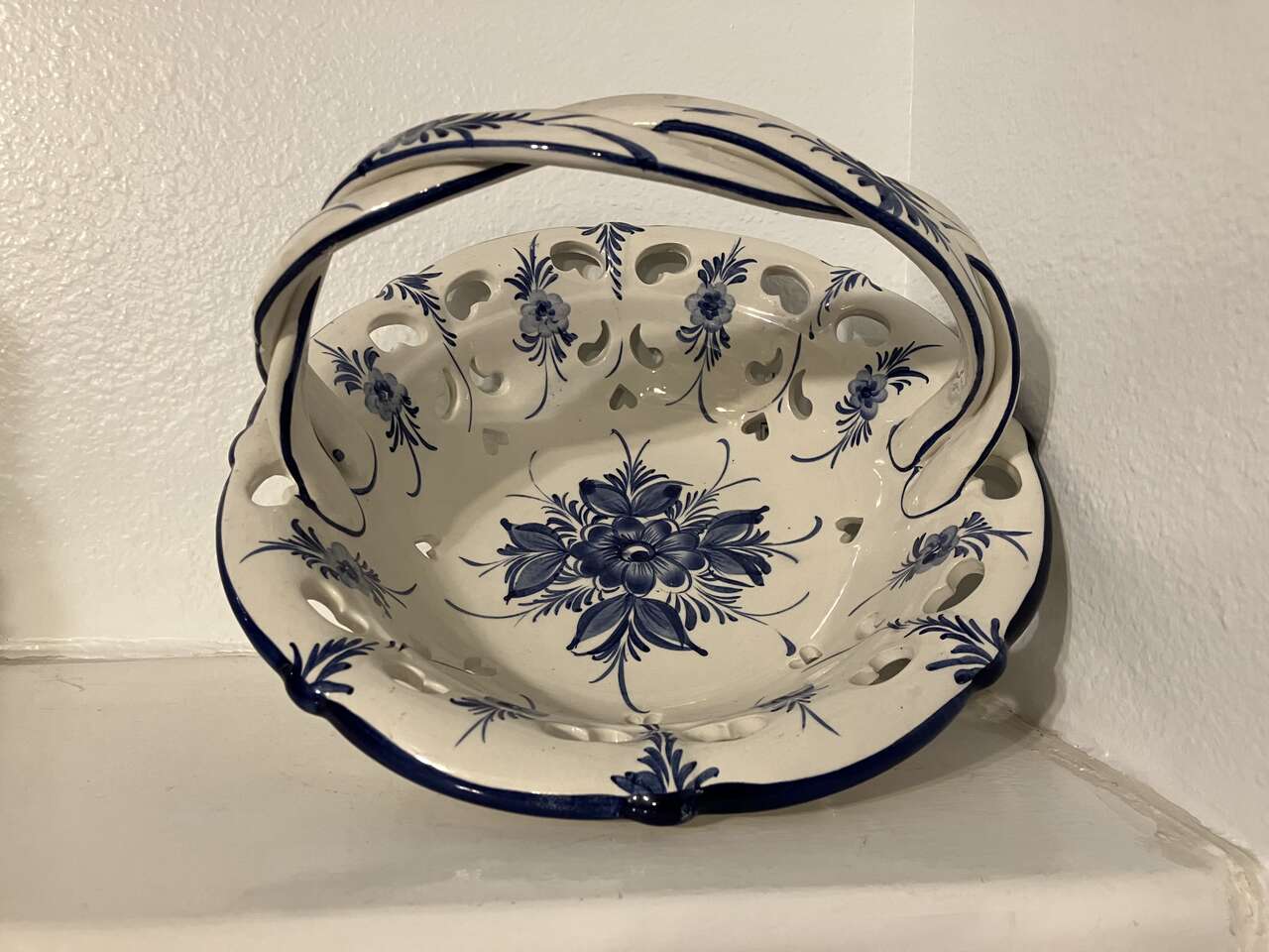 CERAMIC BASKET PORTUGAL ALCOBACA POTTERY