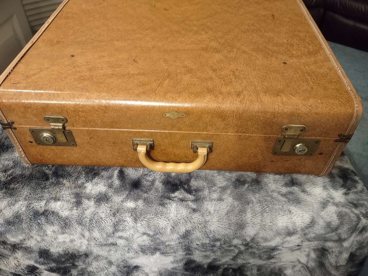 SUITCASE VINTAGE HARD SHELL