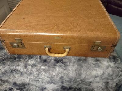 SUITCASE VINTAGE HARD SHELL