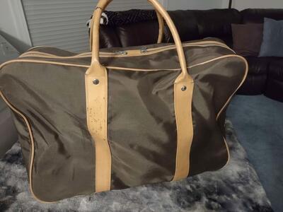 SUITCASE LARGE SOFT SIDED ZIPPERED