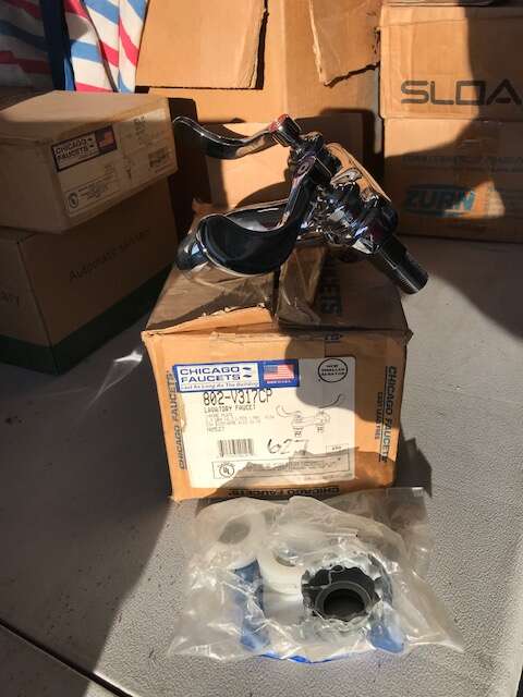 Lav sink faucet with large handles