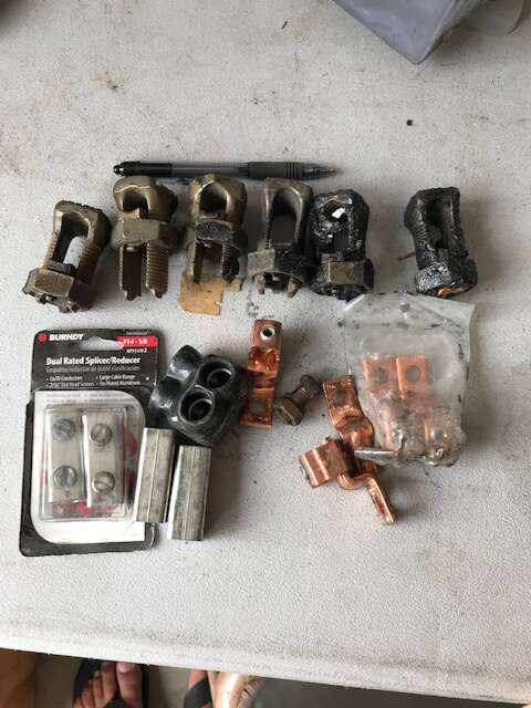 Electrical split bolt connectors