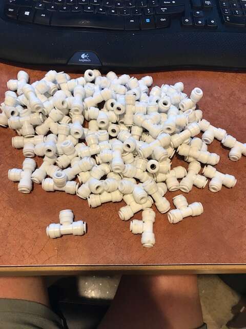 1/4 inch nylon push to connect tee fittings Qty 85