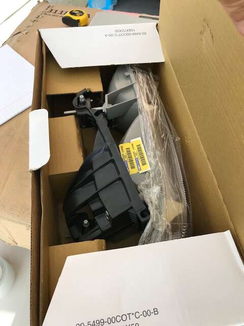 GM headlight new 1999-2002 silverado G402