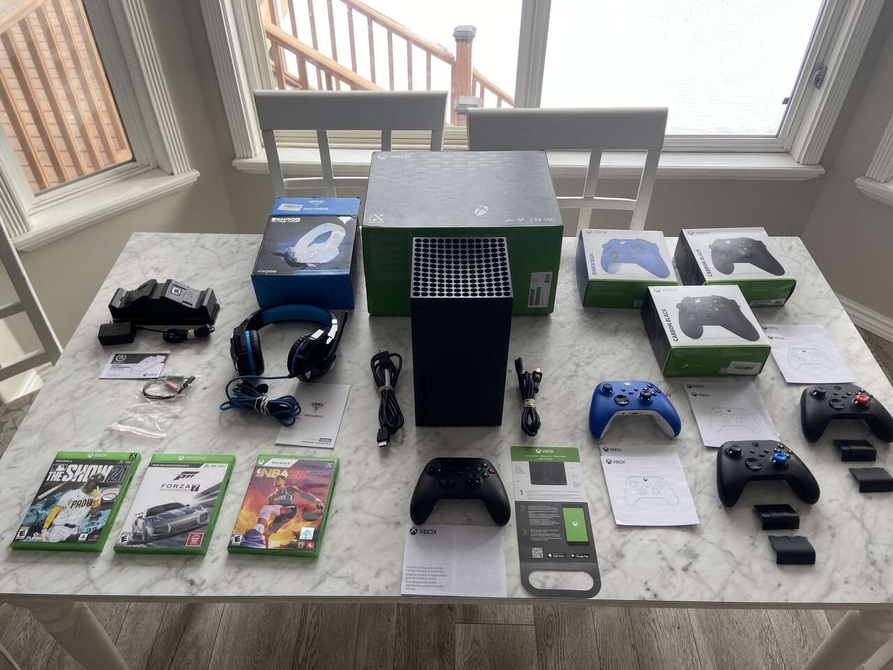 Xbox series X (plus accessories) Electronics