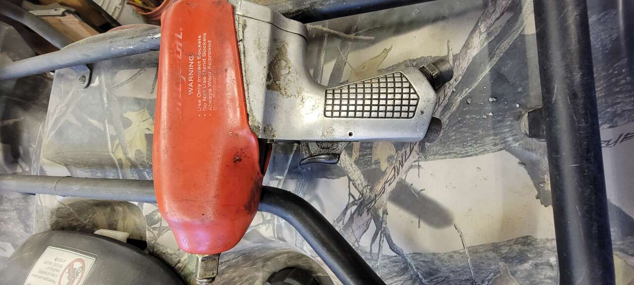 SNAPON/ BLUE POINT 1/2 DRIVE INPACT GUN.