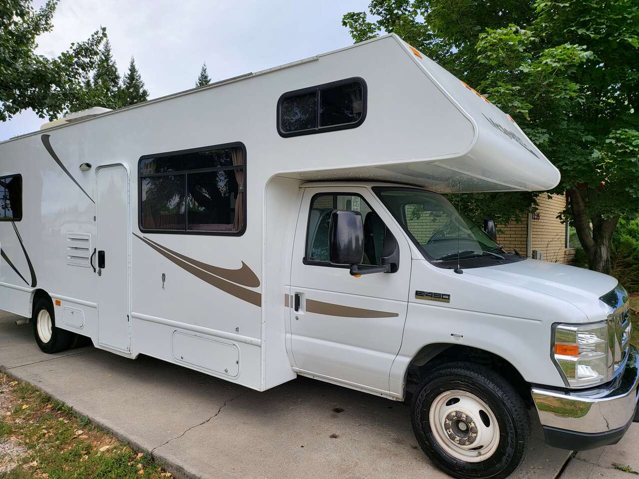2015 E450 Thor Majestic RV