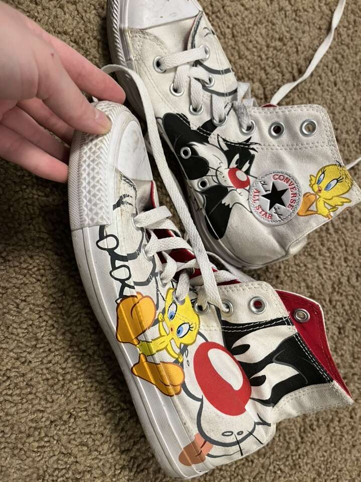 Looney Tunes Converse