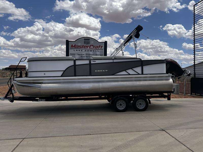 2023 Crest Classic LX 220 SF