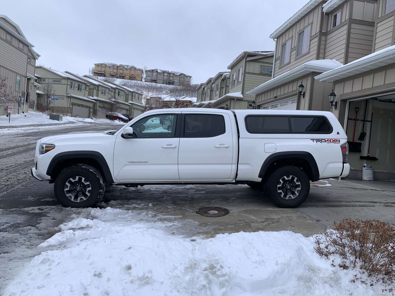 Leer 100R Truck Cap/… Auto Parts and Accessories