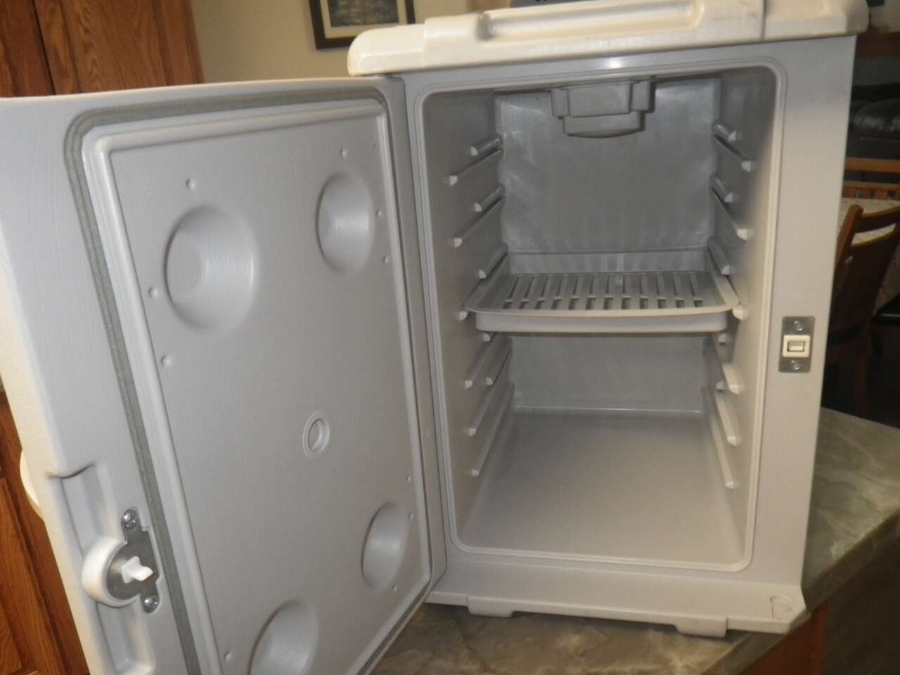 Coleman 12 Volt Cooler Outdoors and Sporting