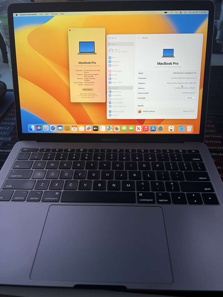 Apple MacBook Pro 13 (2017) 2 Thunderbolt 3 ports