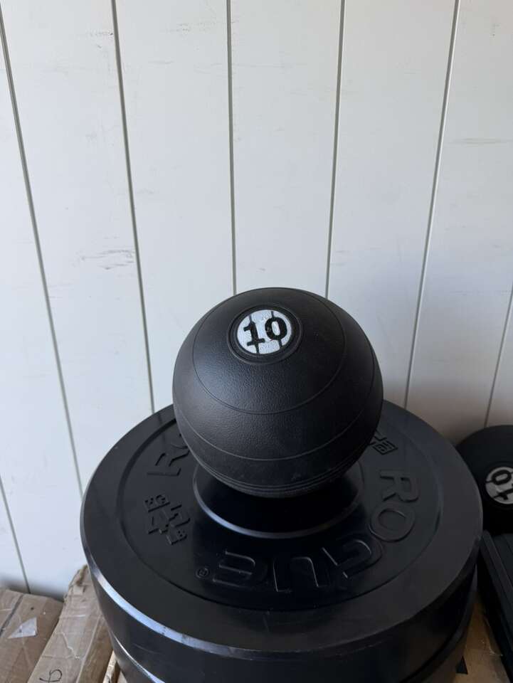 New 10 Pound D Ball Medicine Ball