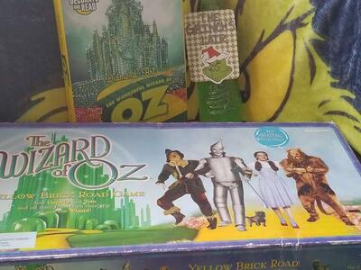 Vintage Wizard of oz game & Diamond Art Set