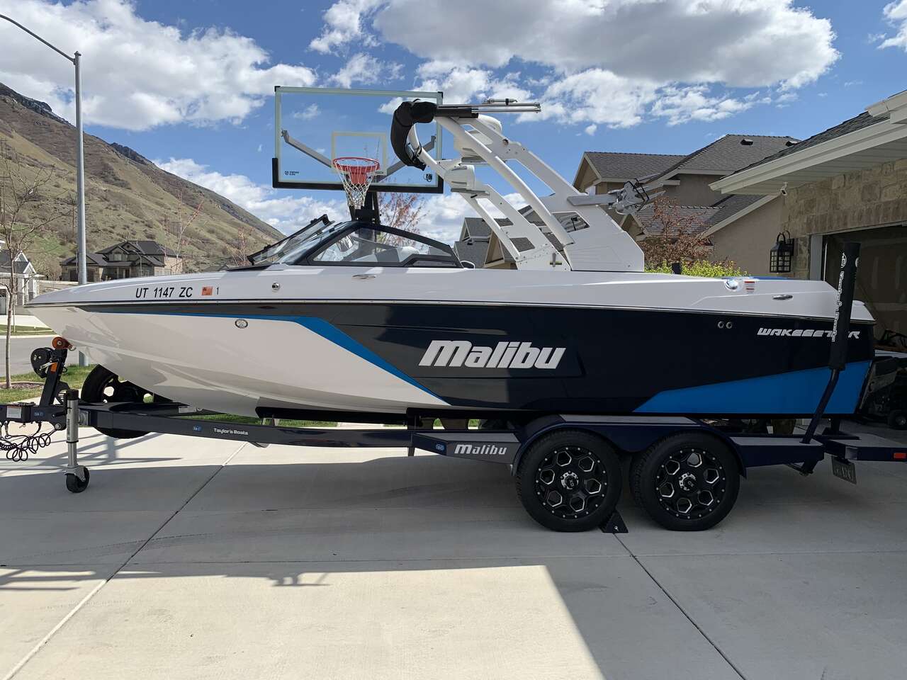 2020 Malibu LSV 22ft Surf Boat Rental
