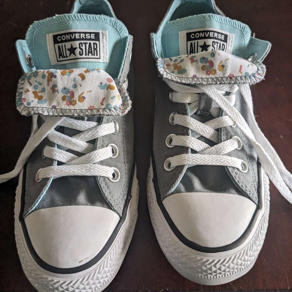 Women's size 7 Converse