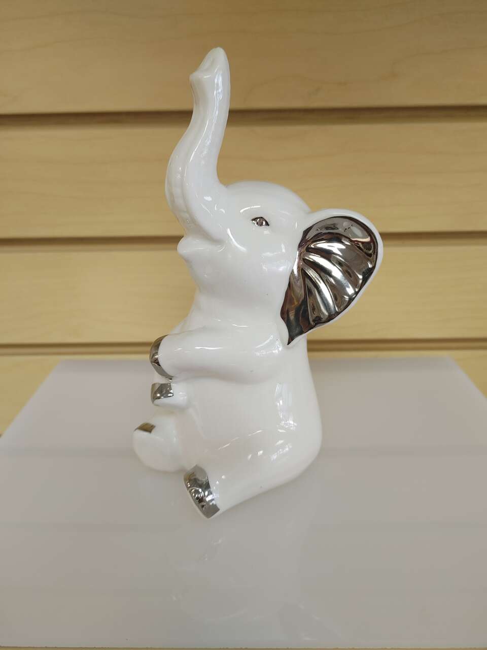 Porcelain Elephant figurine / statuette ( NEW ) white & silver