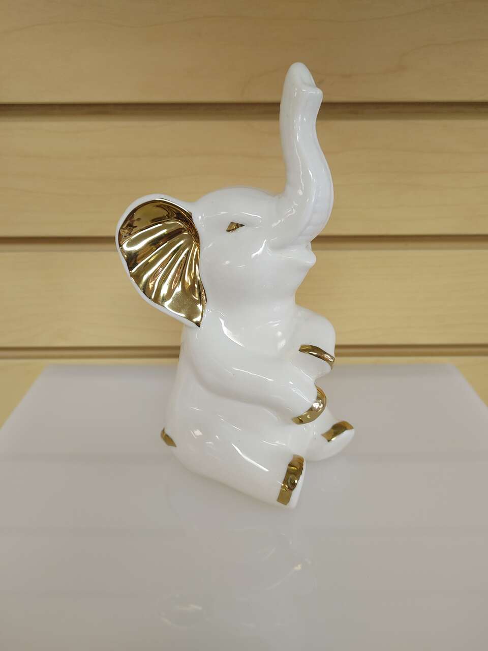 Porcelain Elephant figurine / statuette  ( NEW ) white & gold
