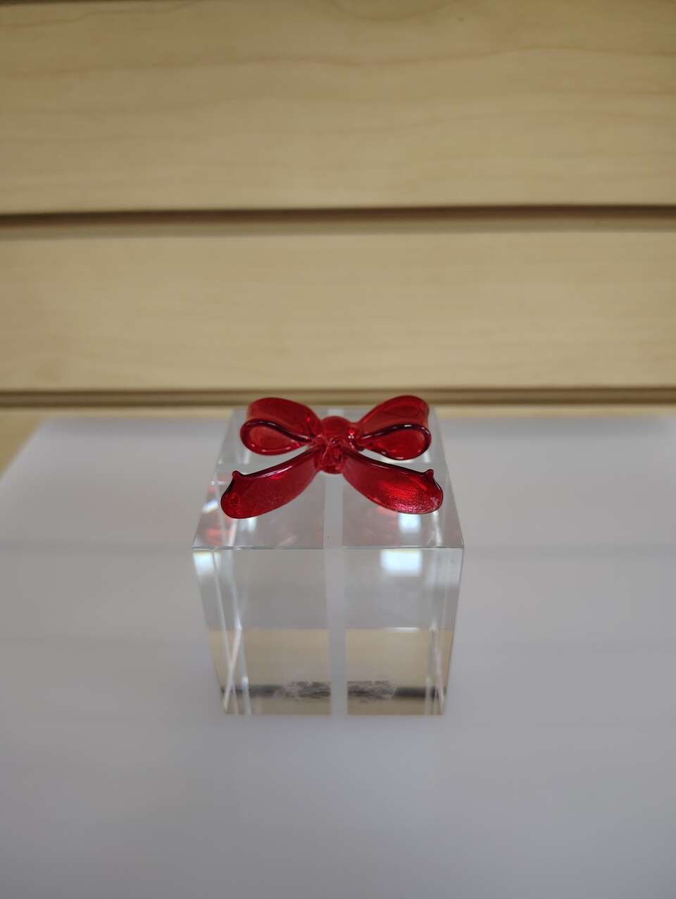 Decorative Solid Glass Gift Box Figurine/ Paperweight ( NEW ) red bow tie