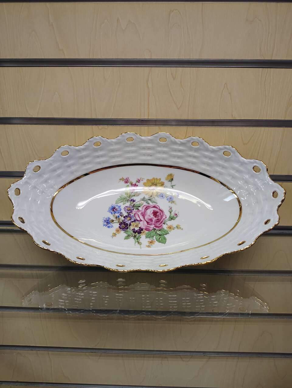 Porcelain Bowl / Dish / Plate / Basket - $24.99 ( NEW ) dinnerware, dessert. Czech Republic. Pink