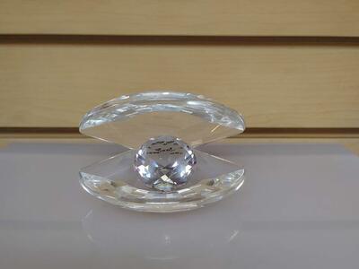 Crystal Glass Sea Shell / Oyster & Pearl figurine - $9.99 ( NEW ) decorative