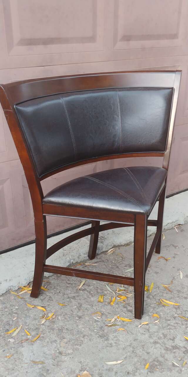 Corner Bar Stool / Chair