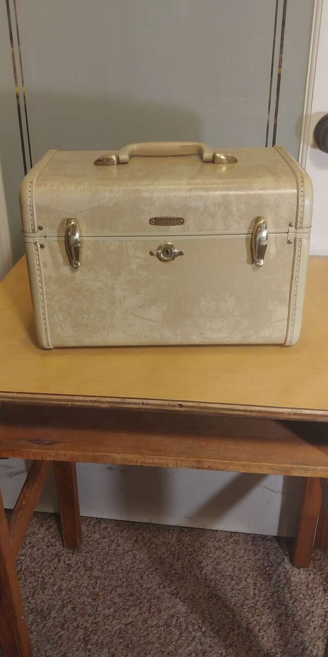 Samsonite Make-up/Train Case. MCM
