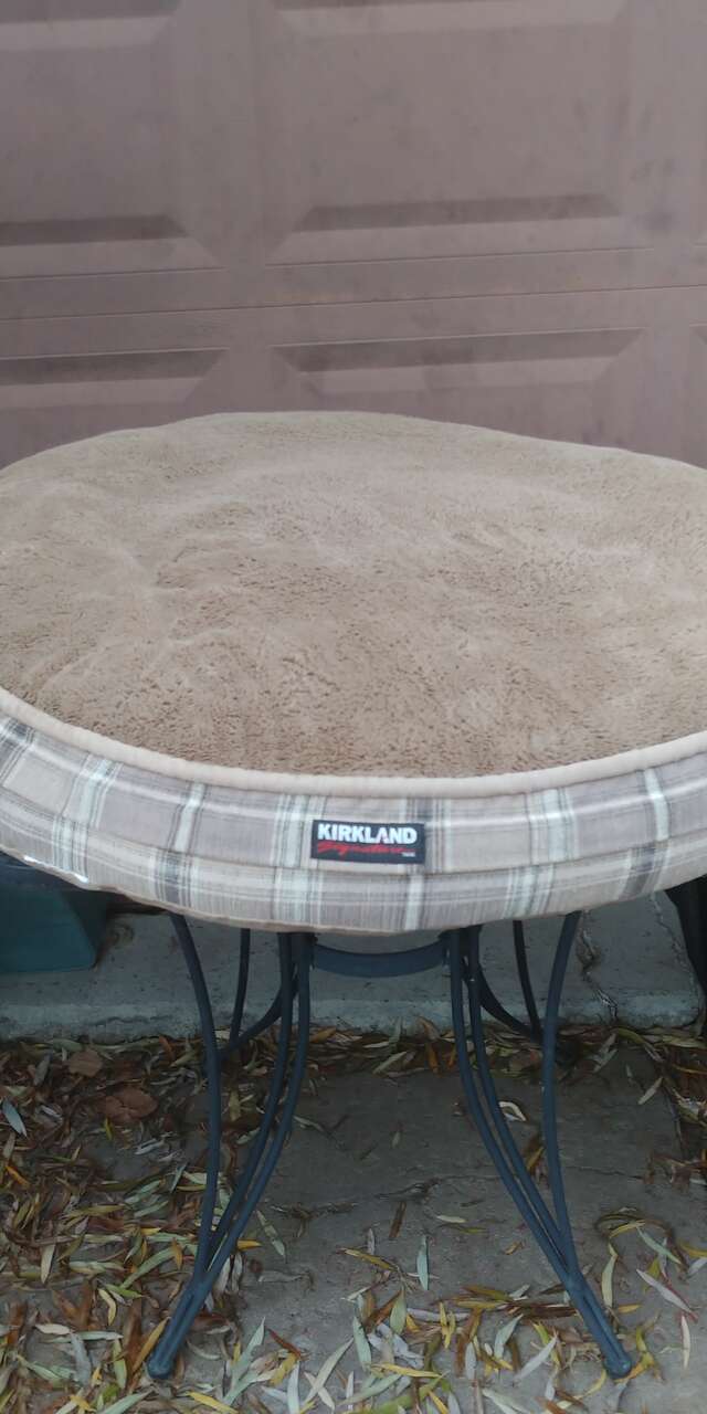 Large Reverseable Dog Bed 42 Inch Round