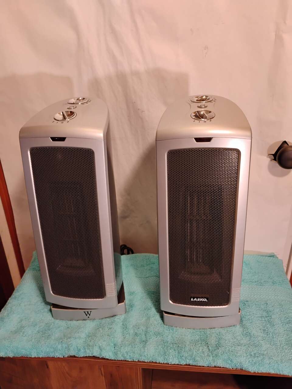 Lasko 16 Inch Ceramic Osolating 1500 Watt Heater