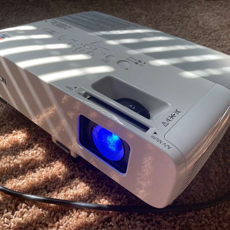 Epson Powerlite 84 -9