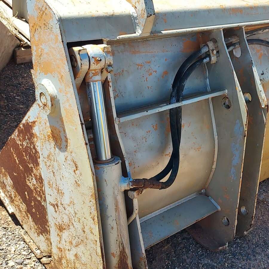 Bucket loader skidsteer backhoe tractor excavator