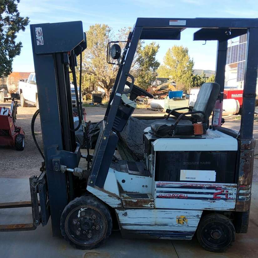 Forklift Komatsu electric pallet equipment storage material picker handler lift lifter ship commercial industrial reach truck