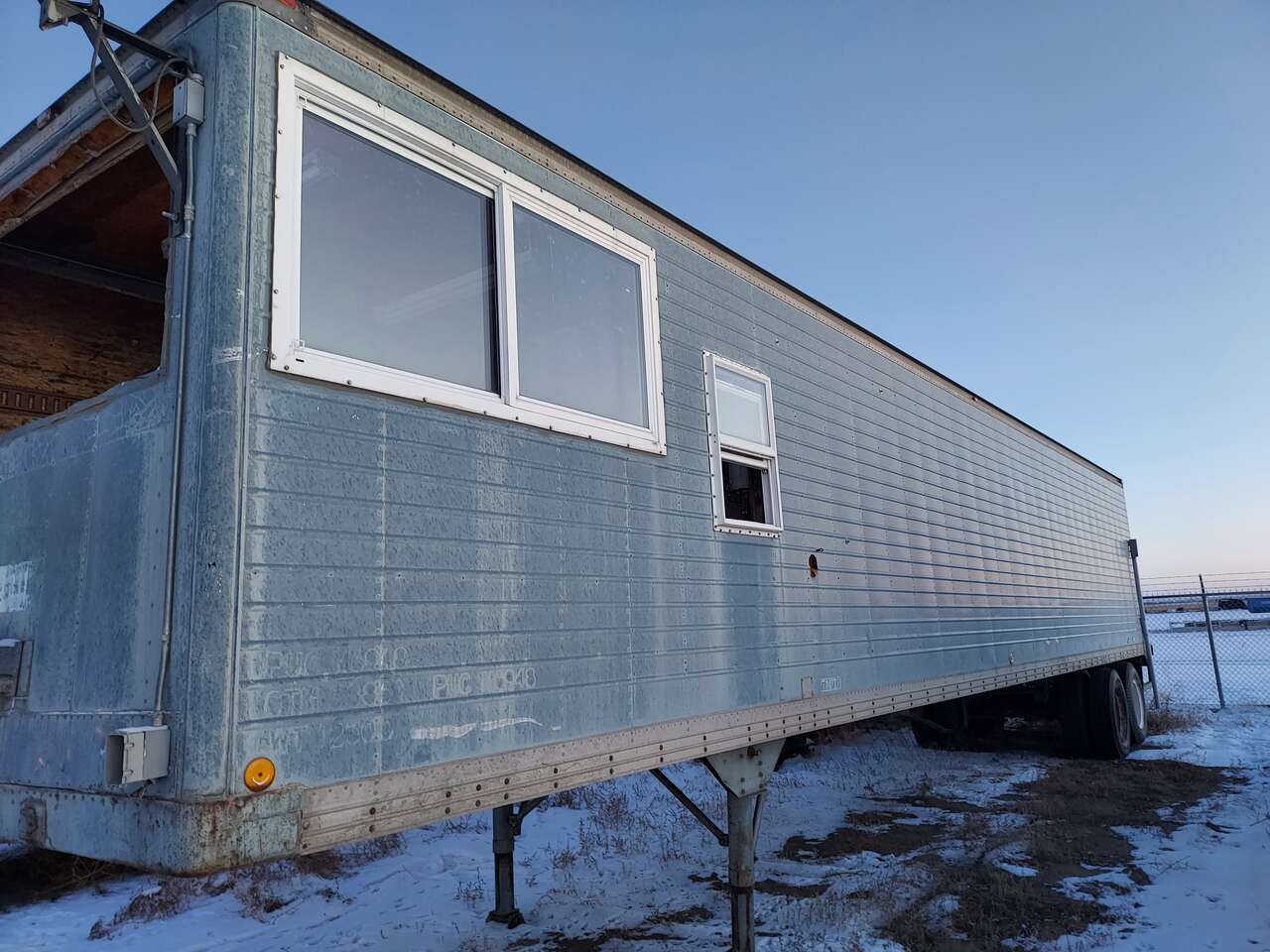 48 foot reefer trailer van semi-trailer portable mobile concrete batch plant control office space command center construction