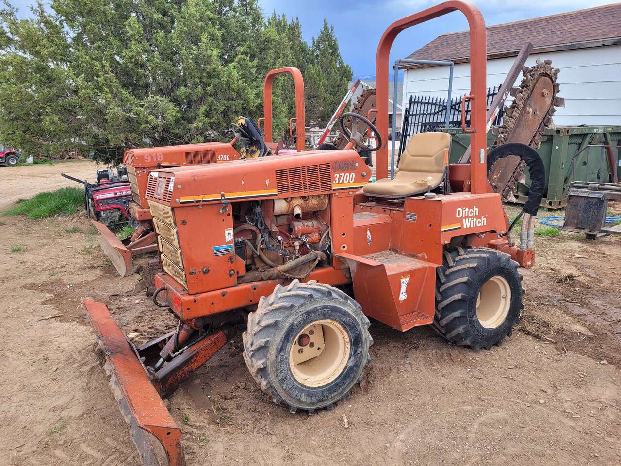 Ditch Witch 3700DD Hydrostatic Ride-On Utility Backhoe Construction Landscape Chain Trencher Vibratory Plow Earth Saw Attach