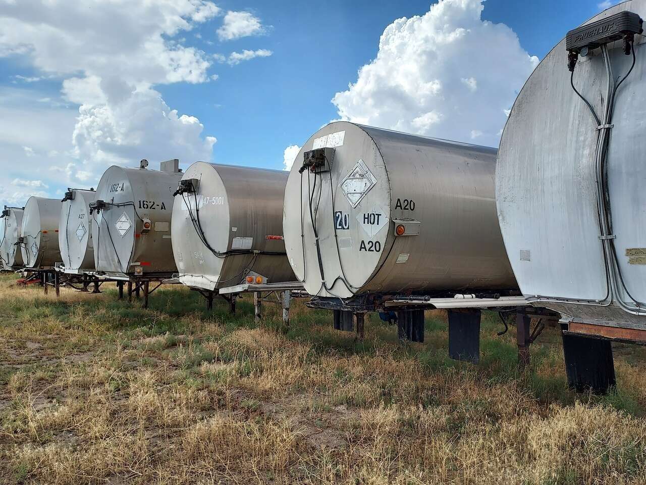 Insulated Asphalt Tanker Semi Tank Trailer Chemical Temperature Control Aluminum Steel Gravity Transport Oil Field Hauler