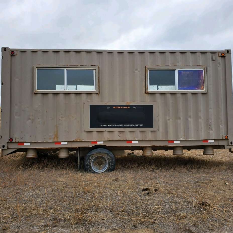 Insulated Portable Mobile 20-Foot Off-Grid Emergency Pump House Water Solution Storage Transfer Container Trailer Mounted