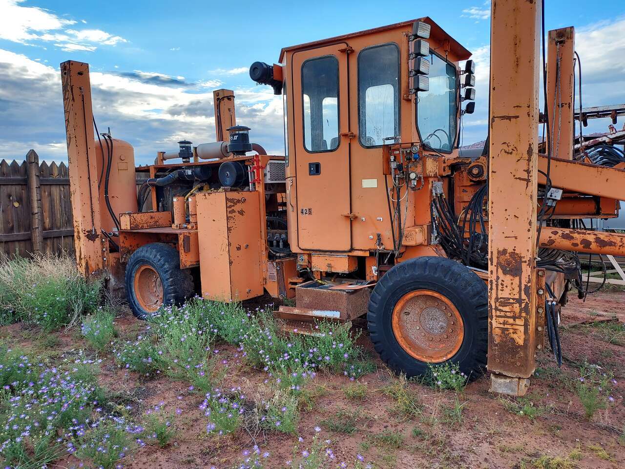 Mobile Portable Diesel hydraulic caterpillar rotary air blast drill drilling  earth anchor water well CAT