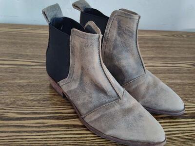 Anthropologie boots (size 5.5/6)