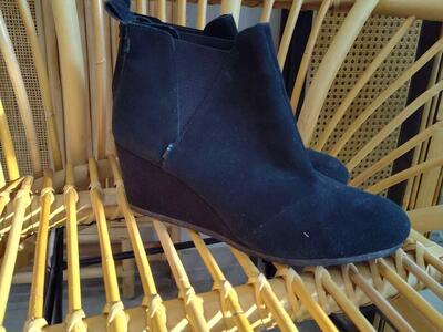 Tom's ankle boots (w 12)