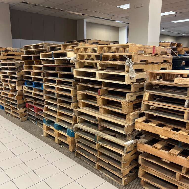 200 Pallets For Sale Home and Garden