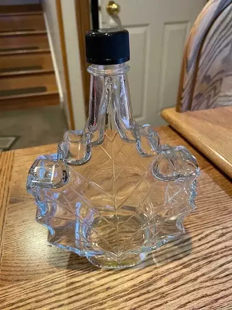 Canadian Maple Leaf Shape Clear Glass Bottle Embossed, 750ml/25.36oz Large Size