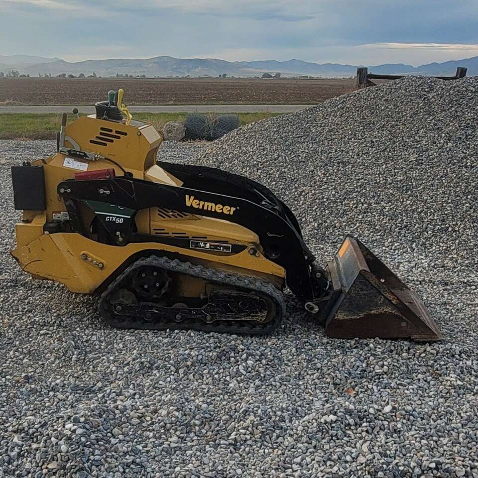 Vermeer walk behind skidsteer