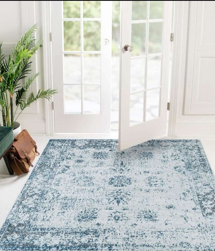 New. Beautiful 8×8 Indoor/ Outdoor Rug. Can Be Spr