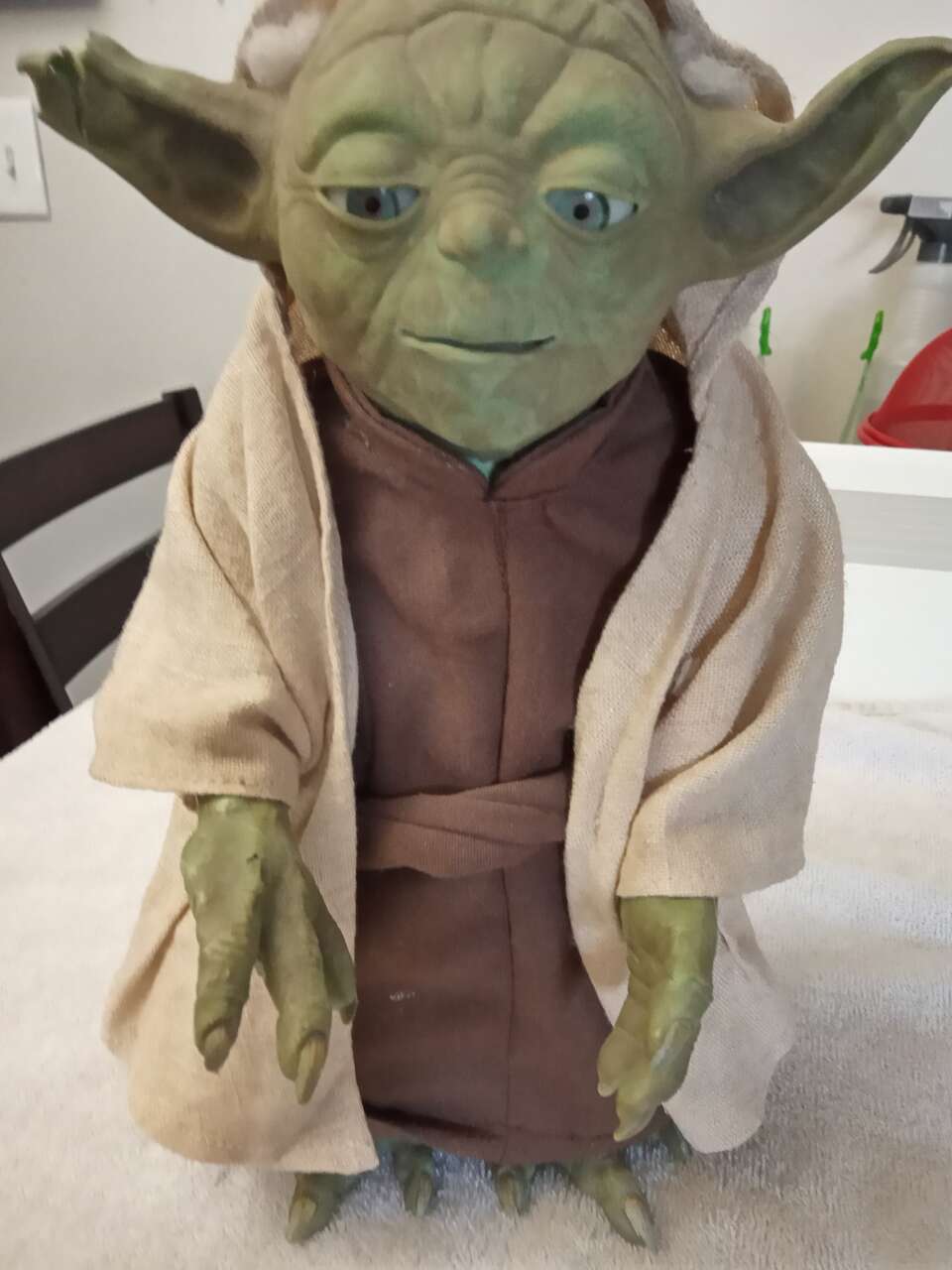Vintage/mod Star Wars interactive Yoda battery op toy figurine 2005