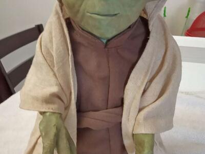 Vintage/mod Star Wars interactive Yoda battery op toy figurine 2005