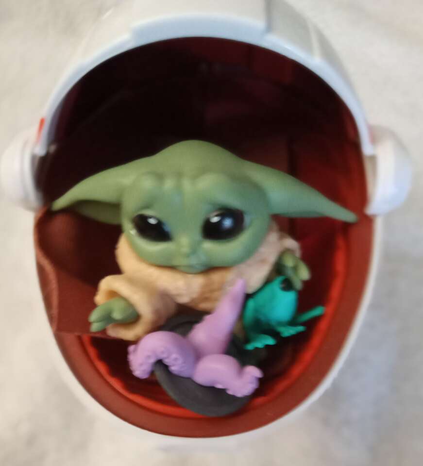 GROGU FIGURE IN A CRADLE WITH BLANKET AND TOYS